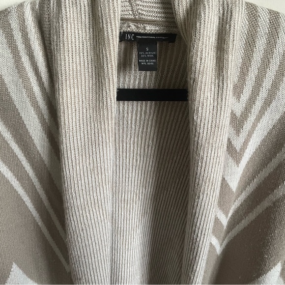 Soft knit sweater with fringe - Picture 2 of 3